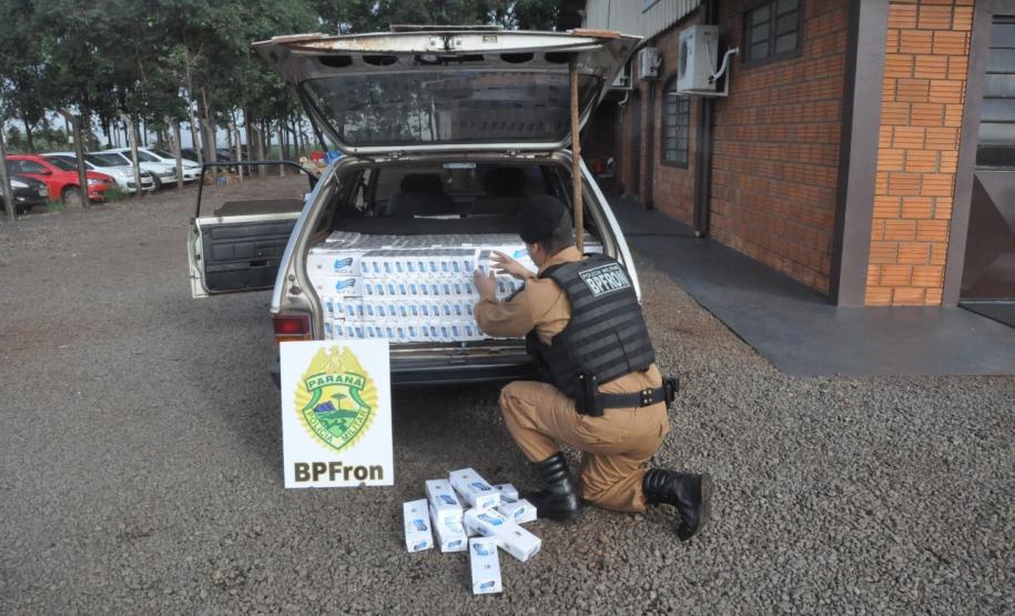 No Oeste do estado, BPFron apreende veículo carregado com caixas de cigarros contrabandeados No Oeste do estado, BPFron apreende veículo carregado com caixas de cigarros contrabandeados