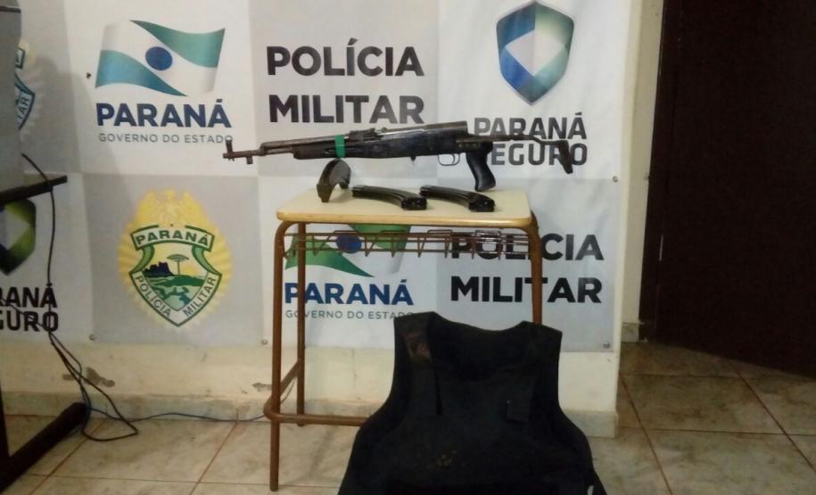 Dupla com fuzil e coletes balísticos é presa pela PM após acompanhamento tático no Norte do estado Dupla com fuzil e coletes balísticos é presa pela PM após acompanhamento tático no Norte do estado