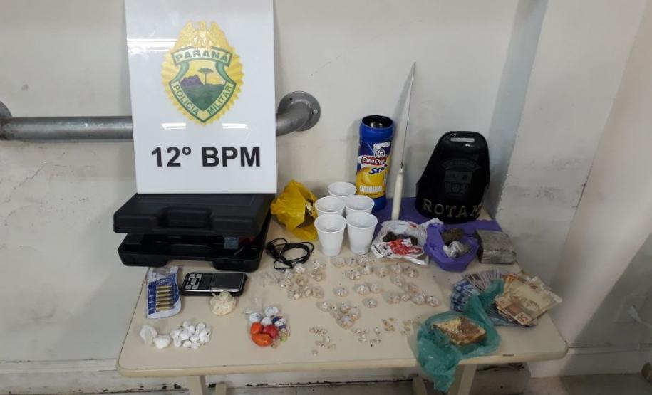 Drogas, dinheiro, munições e demais objetos são apreendidos pela PM na região central de Curitiba