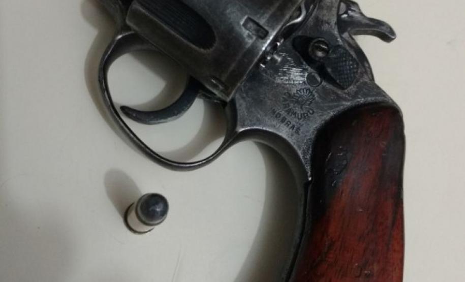 Polícia Militar apreende armas de fogo, drogas e objetos durante abordagens na RMC