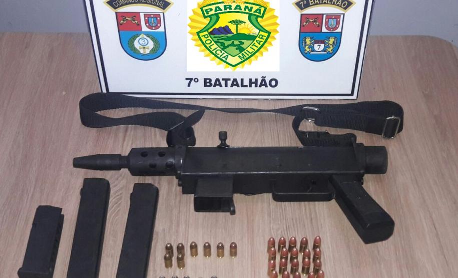 Submetralhadora, carregadores, drogas e tornozeleira eletrônica são apreendidos pela PM no Noroeste do estado Submetralhadora, carregadores, drogas e tornozeleira eletrônica são apreendidos pela PM no Noroeste do estado