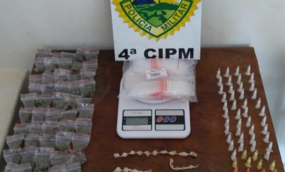 PM apreende maconha, crack e cocaína em Londrina, Norte do estado PM apreende maconha, crack e cocaína em Londrina, Norte do estado