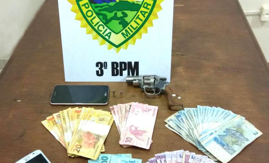 Em Mariópolis, dupla é presa suspeita de praticar roubos na região Sudoeste do estado Em Mariópolis, dupla é presa suspeita de praticar roubos na região Sudoeste do estado