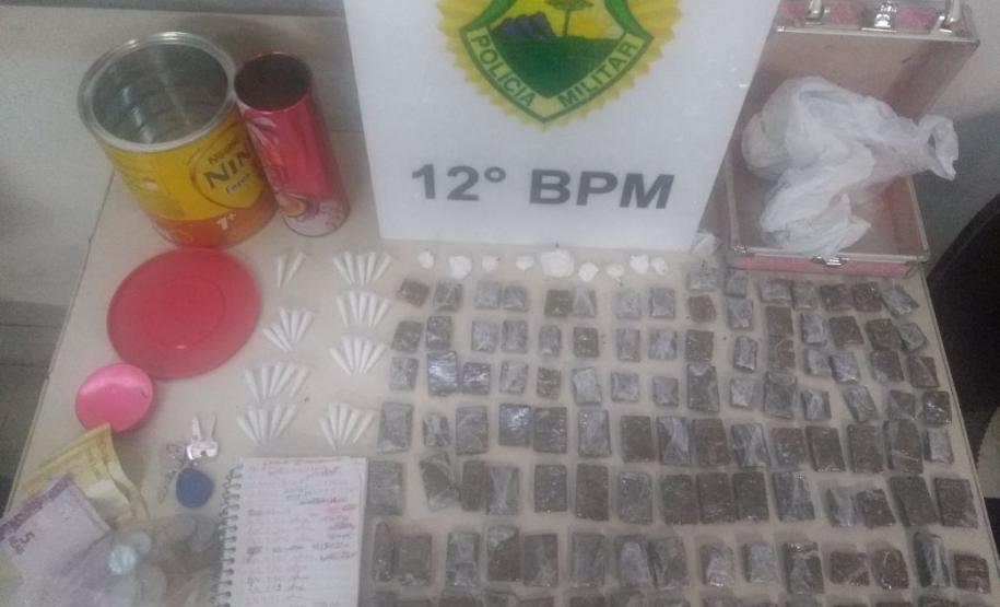 Abordagens da PM no Centro e no Parolin resultam em mais de um quilo de drogas apreendido