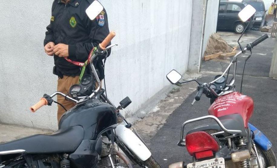 PM apreende colete balístico e drogas durante abordagens de rotina em Fazenda Rio Grande, na RMC