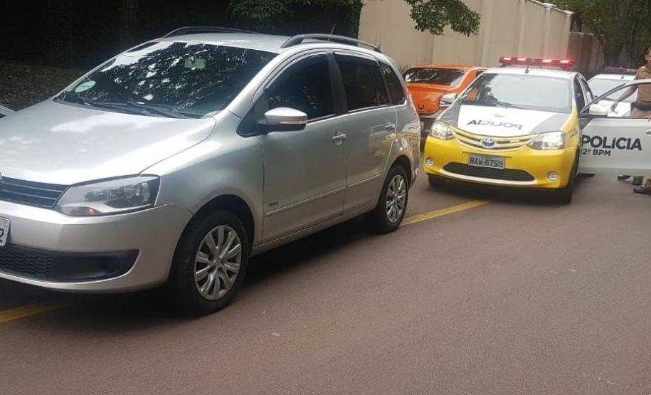 Ao atender ocorrências distintas, batalhão da PM apreende duas armas de fogo e recupera três veículos