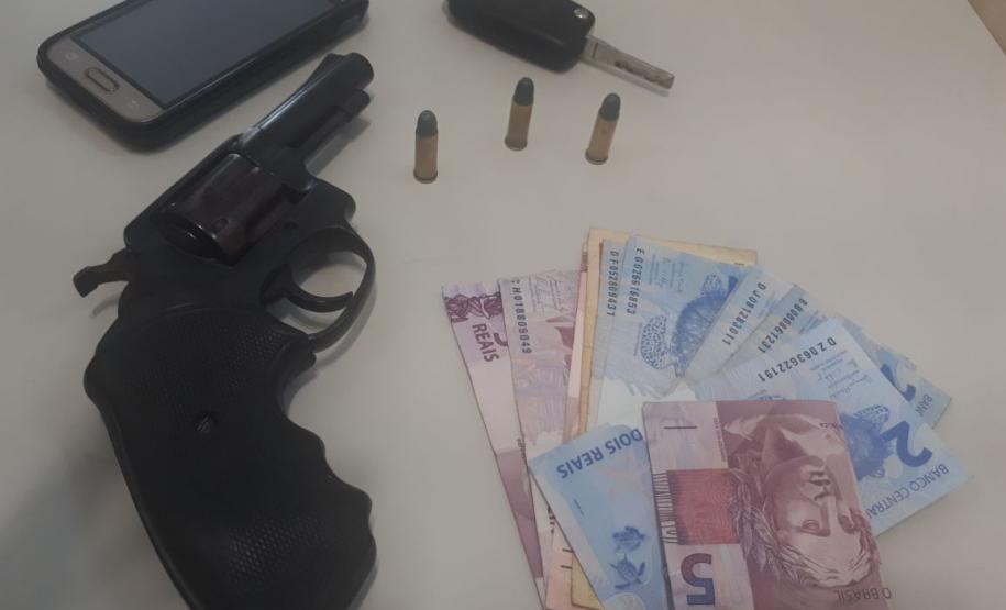 Ao atender ocorrências distintas, batalhão da PM apreende duas armas de fogo e recupera três veículos