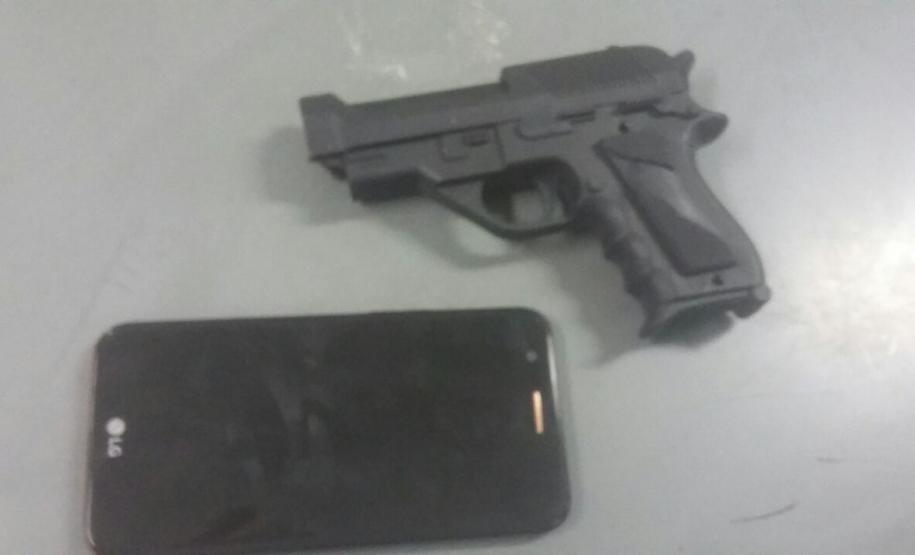 Ao atender ocorrências distintas, batalhão da PM apreende duas armas de fogo e recupera três veículos