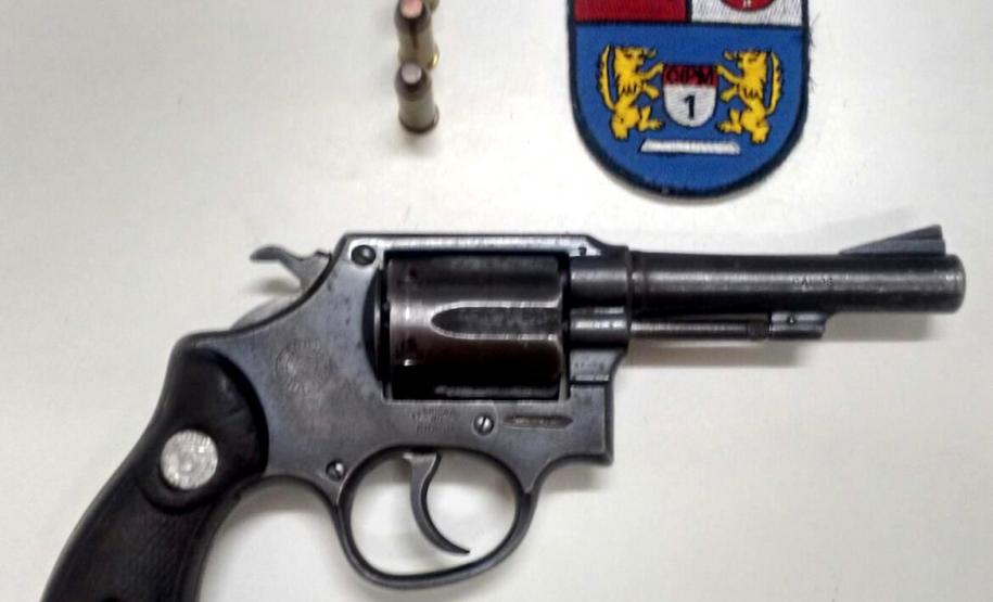PM apreende revólver, objetos para armazenar drogas e buchas de crack durante ações no Sudeste do estado PM apreende revólver, objetos para armazenar drogas e buchas de crack durante ações no Sudeste do estado