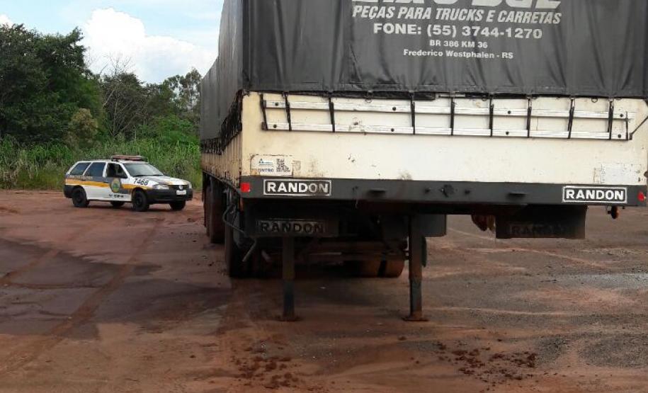 Veículo e semirreboques com alerta são recuperados pela PM no Noroeste do estado