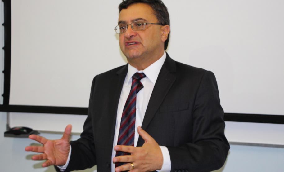 SECRETÁRIO DE ESTADO DA SAÚDE DO PARANÁ MICHELE CAPUTO NETO