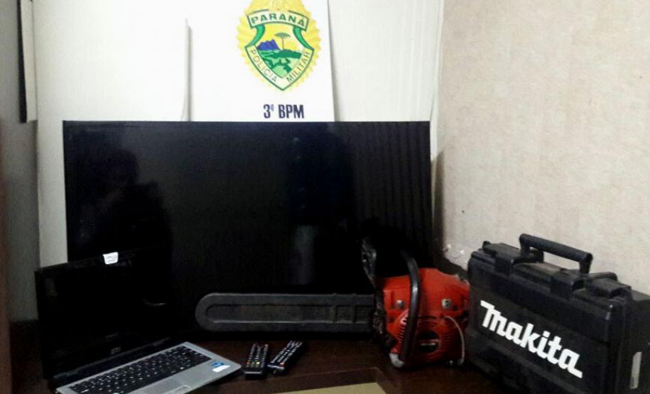 No Sudoeste do Paraná, policiais militares apreendem objetos, maconha, balança de precisão e dinheiro