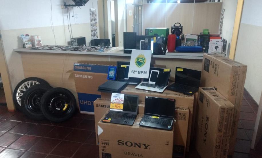 PM encaminha oito pessoas após furto em um hipermercado na Região Metropolitana de Curitiba. PM encaminha oito pessoas após furto em um hipermercado na Região Metropolitana de Curitiba.