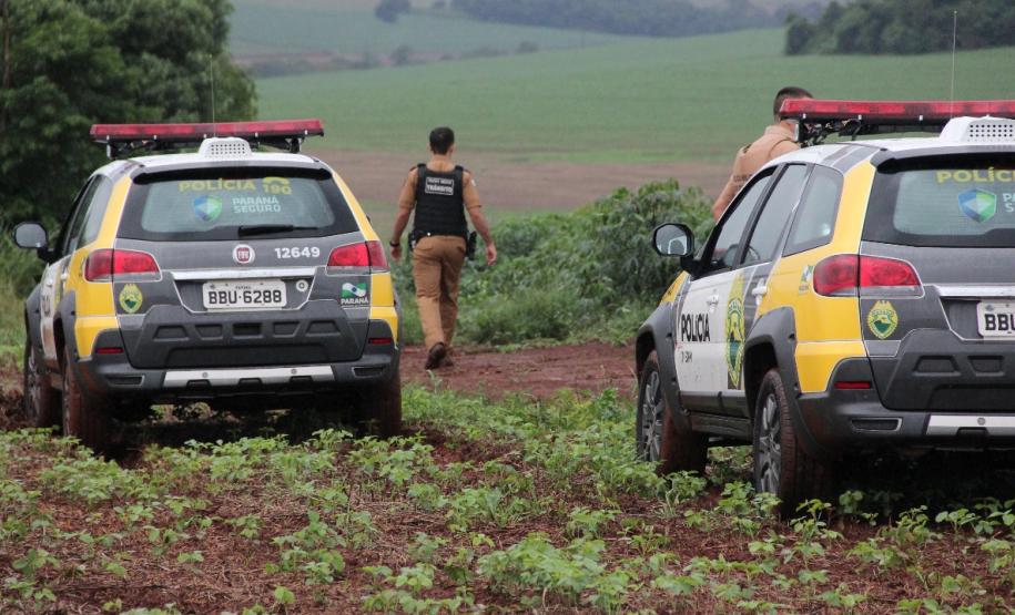Submetralhadora e carro roubado são apreendidos pela PM em Campo Mourão (PR)