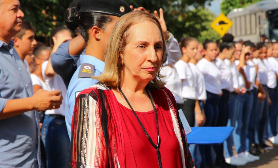 Diretora do 2º CPM Rosa Maria Tanios Yatsu