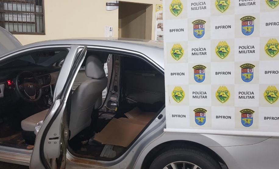 BPFron apreende embarcações, 1,2 mil pacotes de cigarros contrabandeados do Paraguai e recupera veículo em Guaíra (PR)