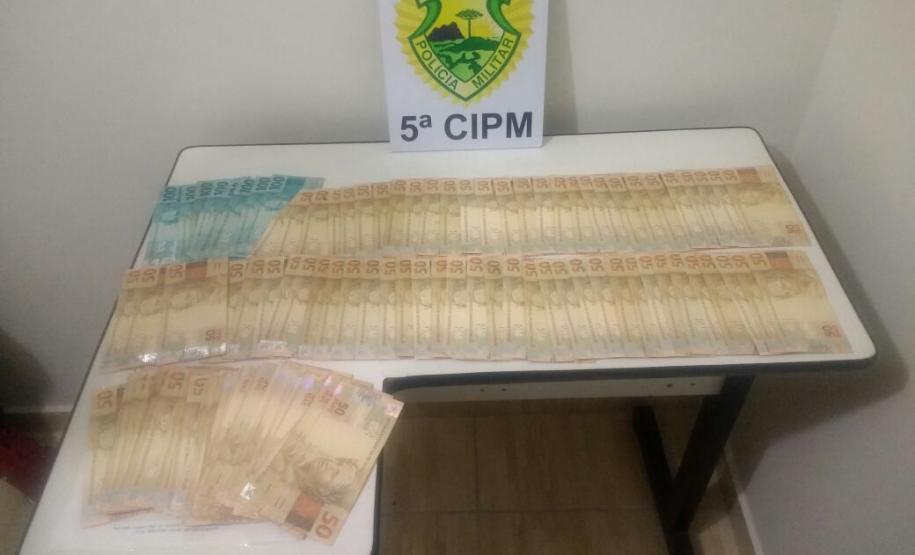 Em Cianorte, pai e filho são encaminhados pela PM após serem flagrados com R$ 8,4 mil em dinheiro e veículo roubado Em Cianorte, pai e filho são encaminhados pela PM após serem flagrados com R$ 8,4 mil em dinheiro e veículo roubado