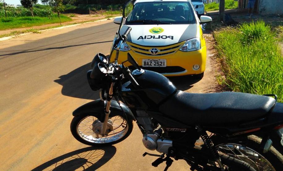 Após denúncia, militares estaduais recuperam motocicleta roubada em Cianorte Após denúncia, militares estaduais recuperam motocicleta roubada em Cianorte