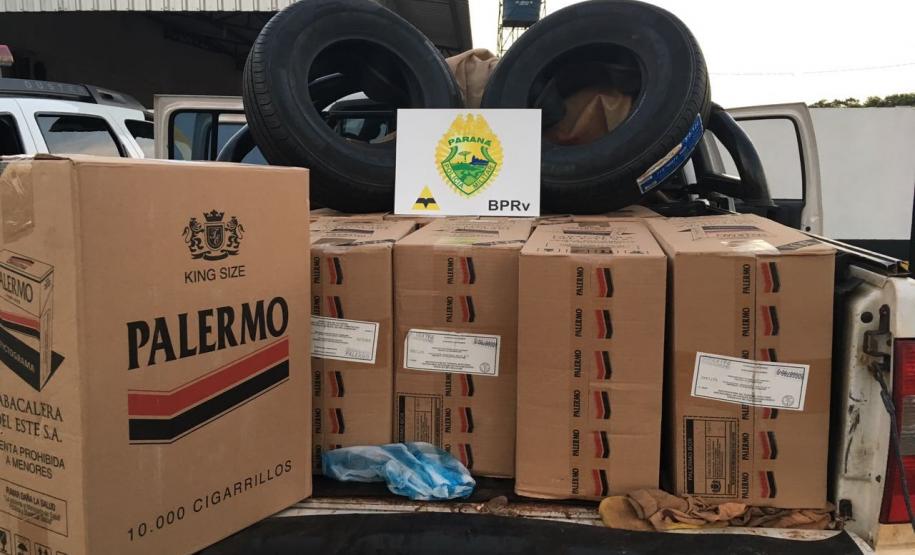 No Noroeste do estado, PM apreende pneus e cigarros contrabandeados do Paraguai No Noroeste do estado, PM apreende pneus e cigarros contrabandeados do Paraguai