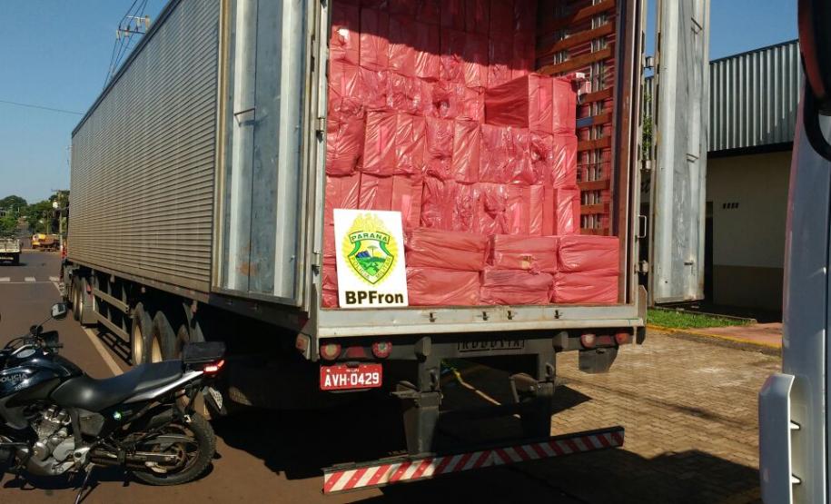 Carga de 60 mil pacotes de cigarros apreendidos pelo BPFron em Francisco Alves (PR) Carga de 60 mil pacotes de cigarros apreendidos pelo BPFron em Francisco Alves (PR)