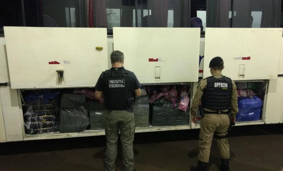 BPFron apreende produtos contrabandeados durante abordagem a ônibus no Oeste do estado