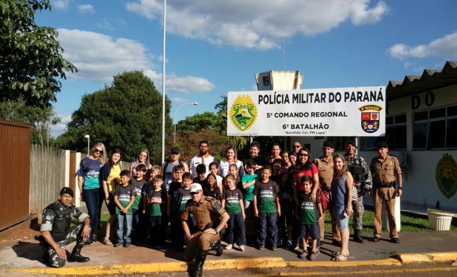 Crianças fazem visita a Batalhão da PM em Cascavel (PR), Oeste do estado Crianças fazem visita a Batalhão da PM em Cascavel (PR), Oeste do estado