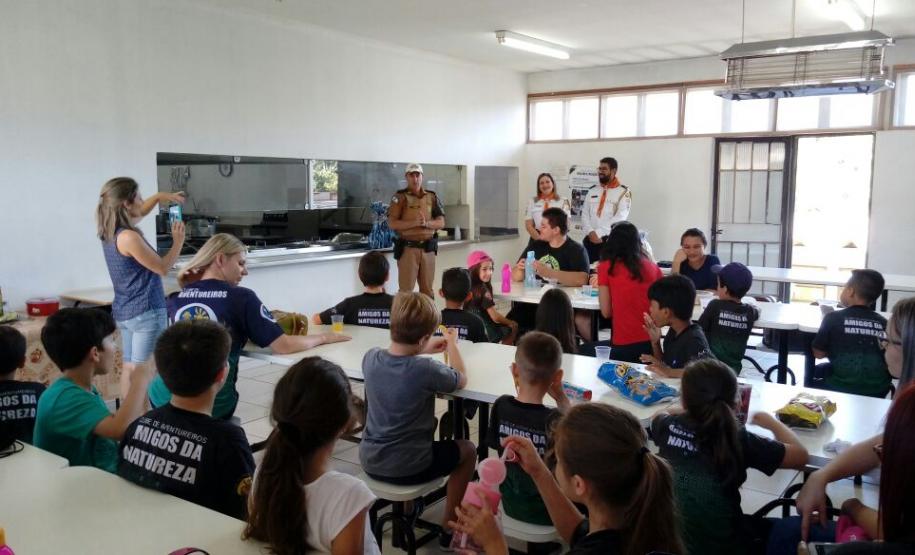 Crianças fazem visita a Batalhão da PM em Cascavel (PR), Oeste do estado Crianças fazem visita a Batalhão da PM em Cascavel (PR), Oeste do estado