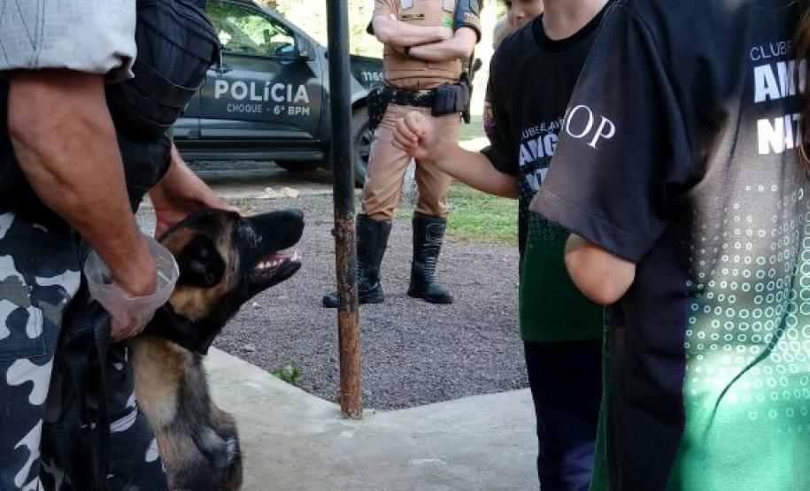 Crianças fazem visita a Batalhão da PM em Cascavel (PR), Oeste do estado Crianças fazem visita a Batalhão da PM em Cascavel (PR), Oeste do estado