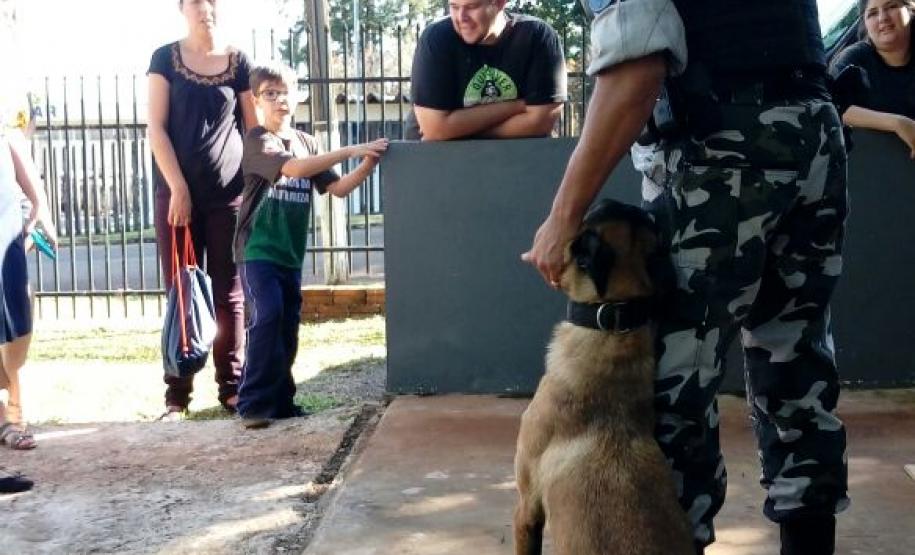 Crianças fazem visita a Batalhão da PM em Cascavel (PR), Oeste do estado Crianças fazem visita a Batalhão da PM em Cascavel (PR), Oeste do estado