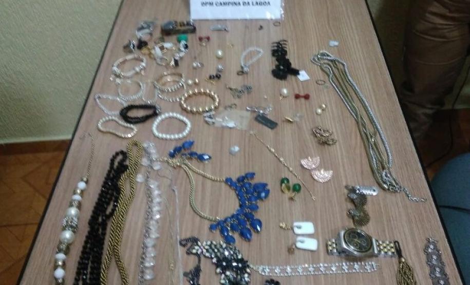 PM encaminha trio suspeito de envolvimento em furtos a residência no Noroeste do estado