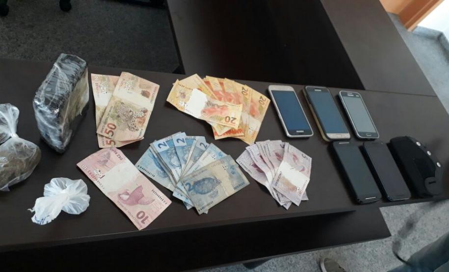 Policiais militares cumprem mandados de apreendem 35 quilos de maconha na RMC