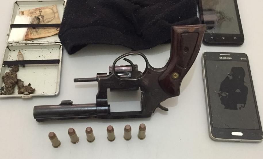 Revólver e porções de maconha são apreendidos pela PM em Terra Roxa (PR)