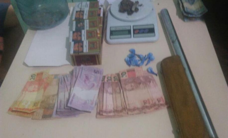 No Litoral do estado, PM apreende arma e encaminha trio à delegacia