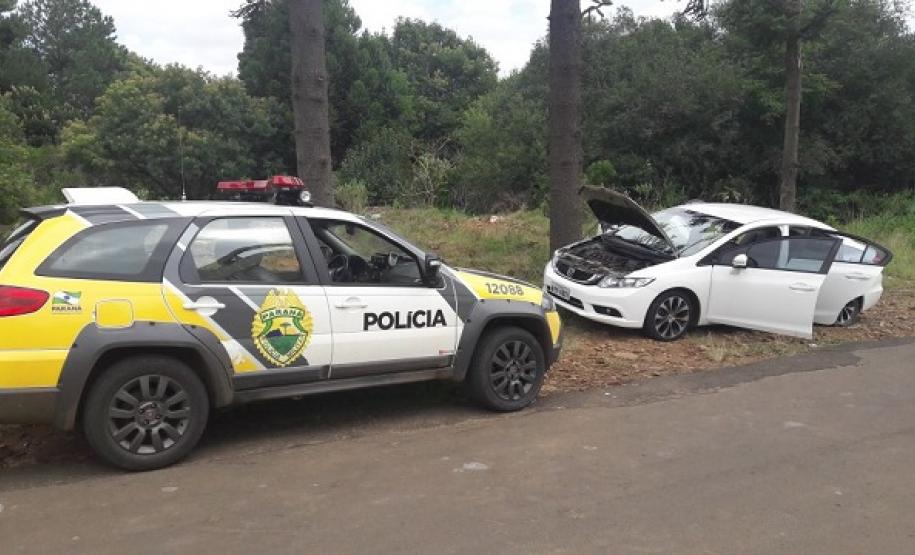 Trio é abordado e veículo recuperado pela PM em Guarapuava (PR); unidades de ecstasy são apreendidas