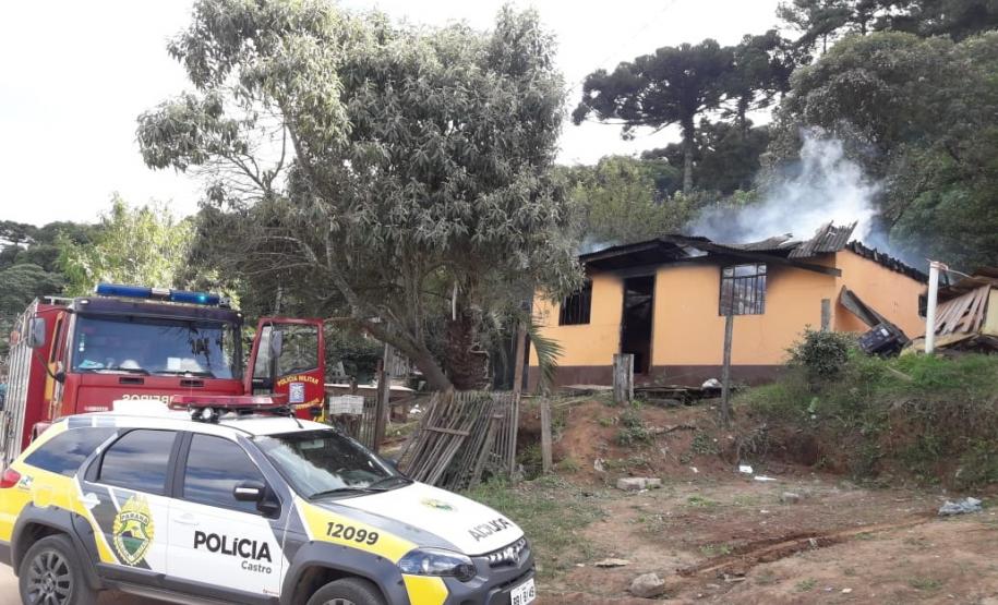 Homem incendeia casa da ex-esposa e acaba preso pela PM em Castro (PR)