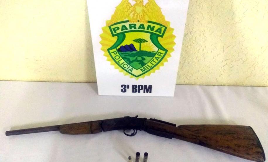 Arma de fogo é apreendida e moto recuperada em ocorrências distintas na cidade de Palmas (PR)