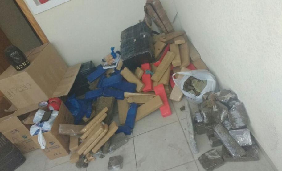 BOPE apreende 210 quilos de maconha, cocaína e cerca de mil comprimidos de ecstasy em Curitiba BOPE apreende 210 quilos de maconha, cocaína e cerca de mil comprimidos de ecstasy em Curitiba