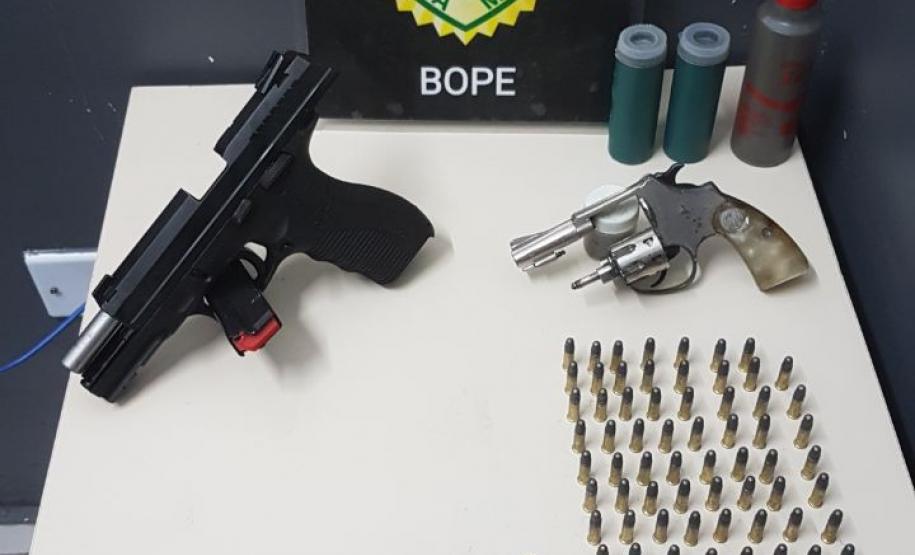 BOPE apreende duas armas de fogo e drogas na Capital e na RMC