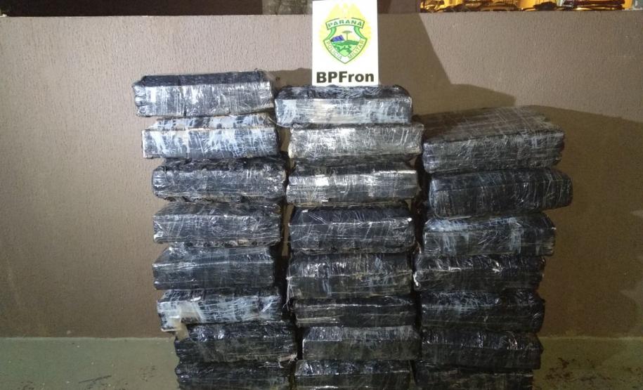 BPFron apreende mais de meia tonelada de maconha e encaminha adolescente durante a Operação Fronteira Integrada BPFron apreende mais de meia tonelada de maconha e encaminha adolescente durante a Operação Fronteira Integrada