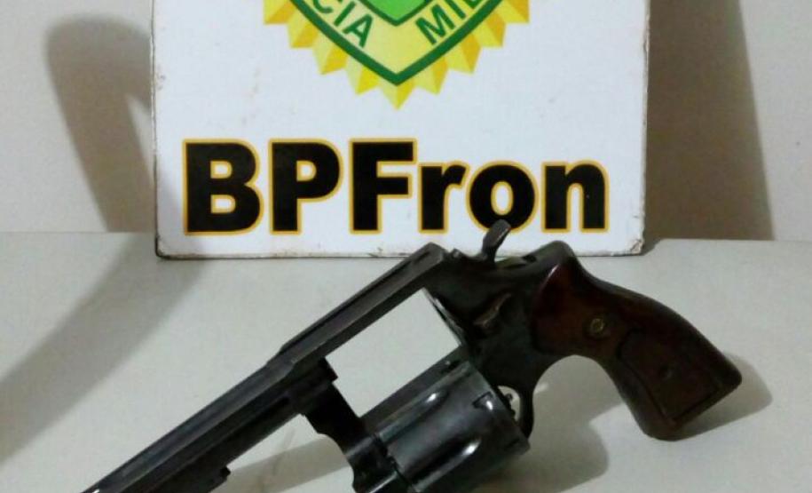 Homem é abordado no Oeste do estado e militares estaduais apreendem revólver