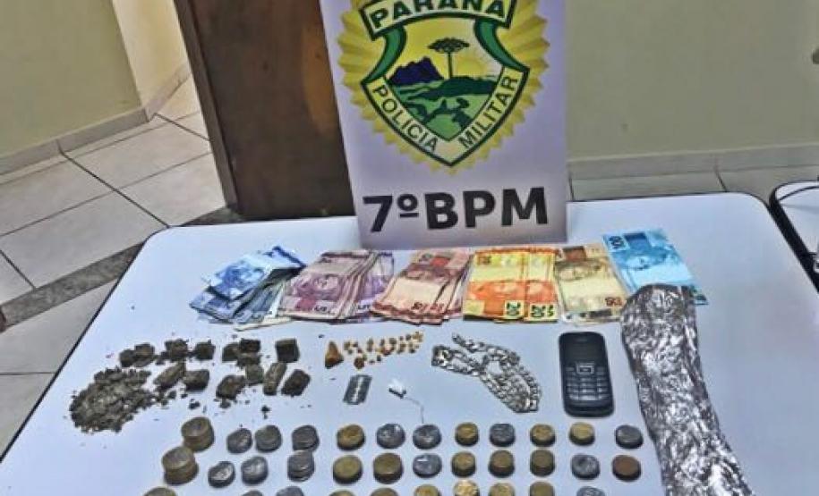 Dinheiro e drogas são apreendidos, veículo é recuperado e 11 pessoas encaminhadas pela PM no Noroeste do estado