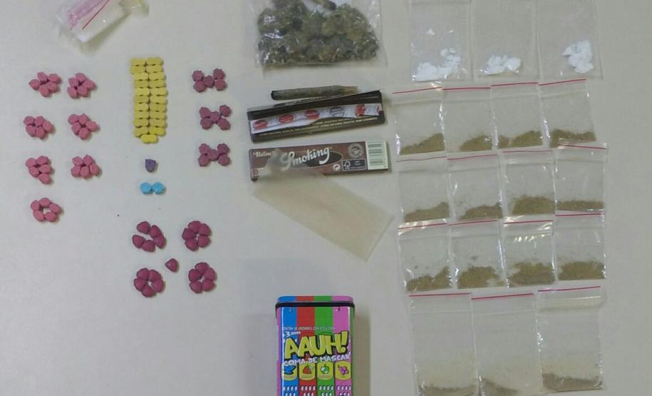 AIFU apreende drogas, recolhe veículos e fecha estabelecimentos comerciais em Curitiba (PR) AIFU apreende drogas, recolhe veículos e fecha estabelecimentos comerciais em Curitiba (PR)