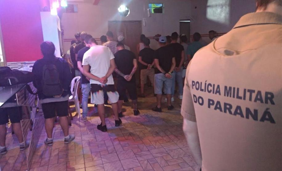 AIFU apreende drogas, recolhe veículos e fecha estabelecimentos comerciais em Curitiba (PR) AIFU apreende drogas, recolhe veículos e fecha estabelecimentos comerciais em Curitiba (PR)