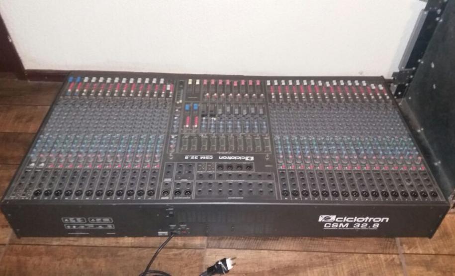 PM faz abordagem em festa rave irregular em Fazenda Rio Grande, na RMC; som é apreendido