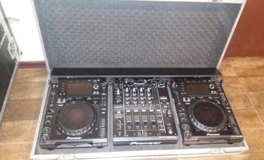 PM faz abordagem em festa rave irregular em Fazenda Rio Grande, na RMC; som é apreendido