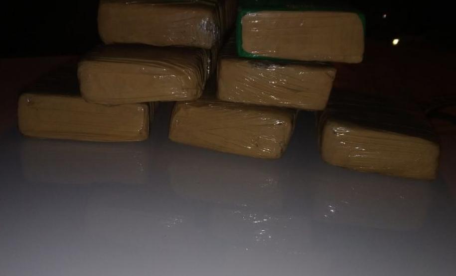 Militares estaduais apreendem 8,2 quilos de maconha dentro de bagagem de adolescente em Toledo