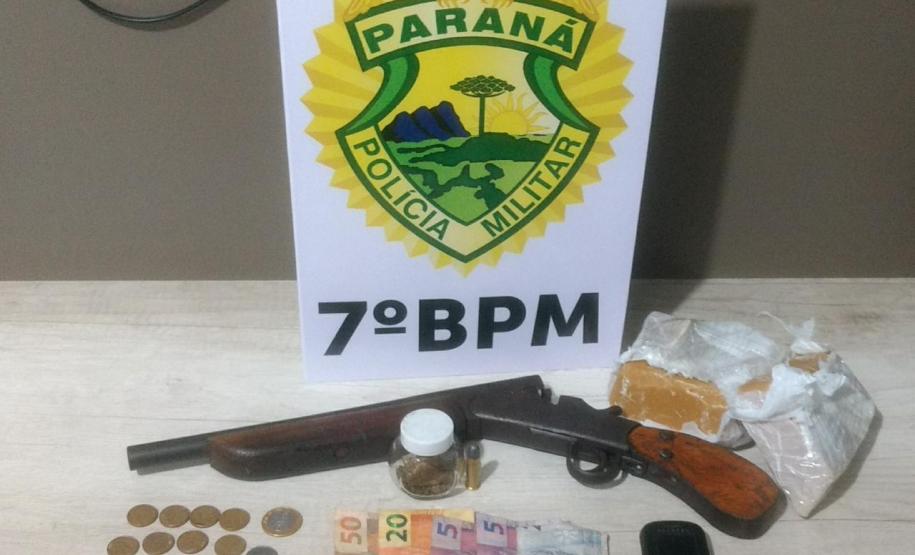 Equipes da PM apreendem drogas e arma de fogo no Noroeste do estado; adolescente e foragido de São Paulo são encaminhados Equipes da PM apreendem drogas e arma de fogo no Noroeste do estado; adolescente e foragido de São Paulo são encaminhados