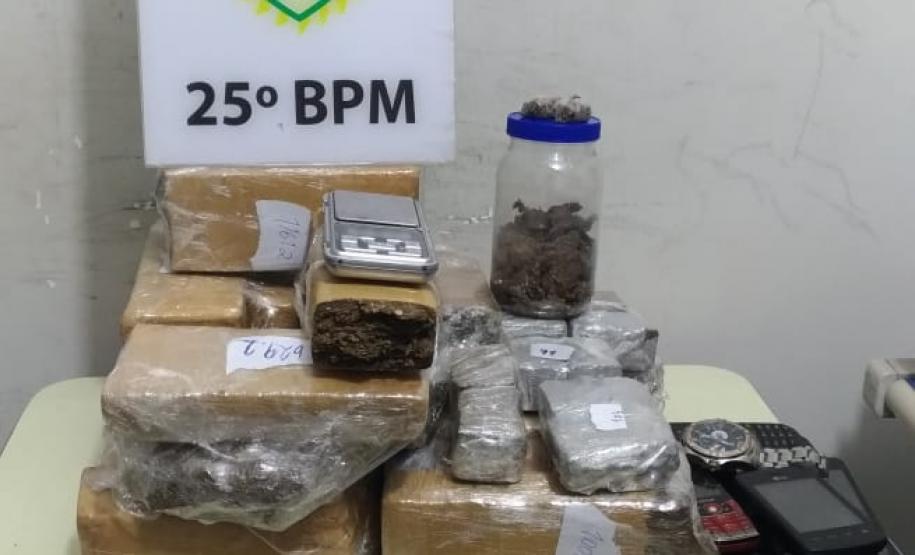 Militares estaduais apreendem 8,9 quilos de maconha e demais objetos no Noroeste do estado