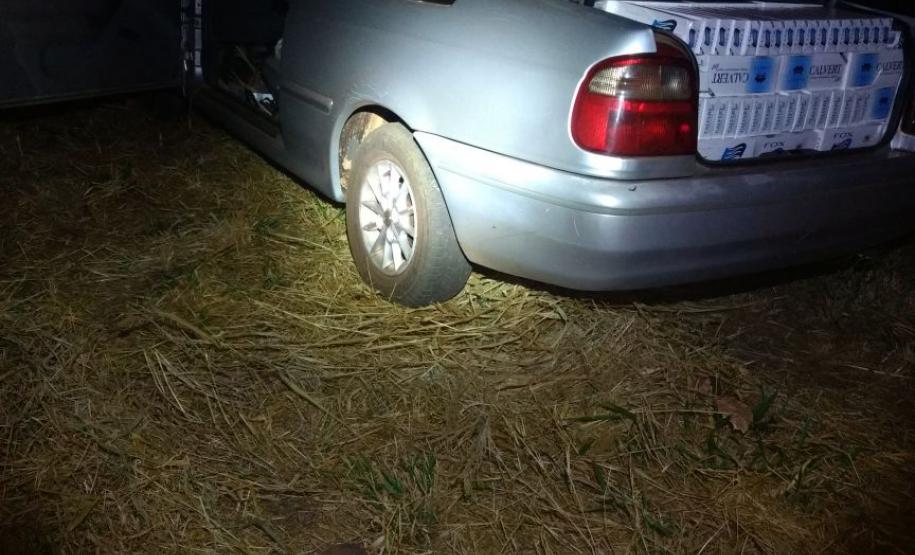 Homem é capturado após fugir de abordagem e caixas de cigarros contrabandeados são apreendidas pelo BPFron Homem é capturado após fugir de abordagem e caixas de cigarros contrabandeados são apreendidas pelo BPFron