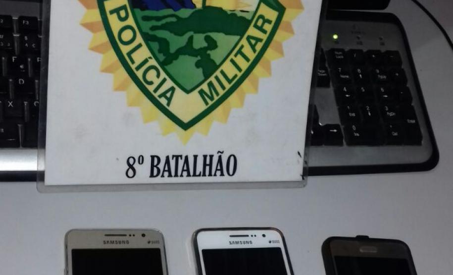 PM recupera celulares roubados e apreende motocicleta no Noroeste do estado; dupla é encaminhada PM recupera celulares roubados e apreende motocicleta no Noroeste do estado; dupla é encaminhada